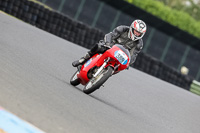 Vintage-motorcycle-club;eventdigitalimages;mallory-park;mallory-park-trackday-photographs;no-limits-trackdays;peter-wileman-photography;trackday-digital-images;trackday-photos;vmcc-festival-1000-bikes-photographs